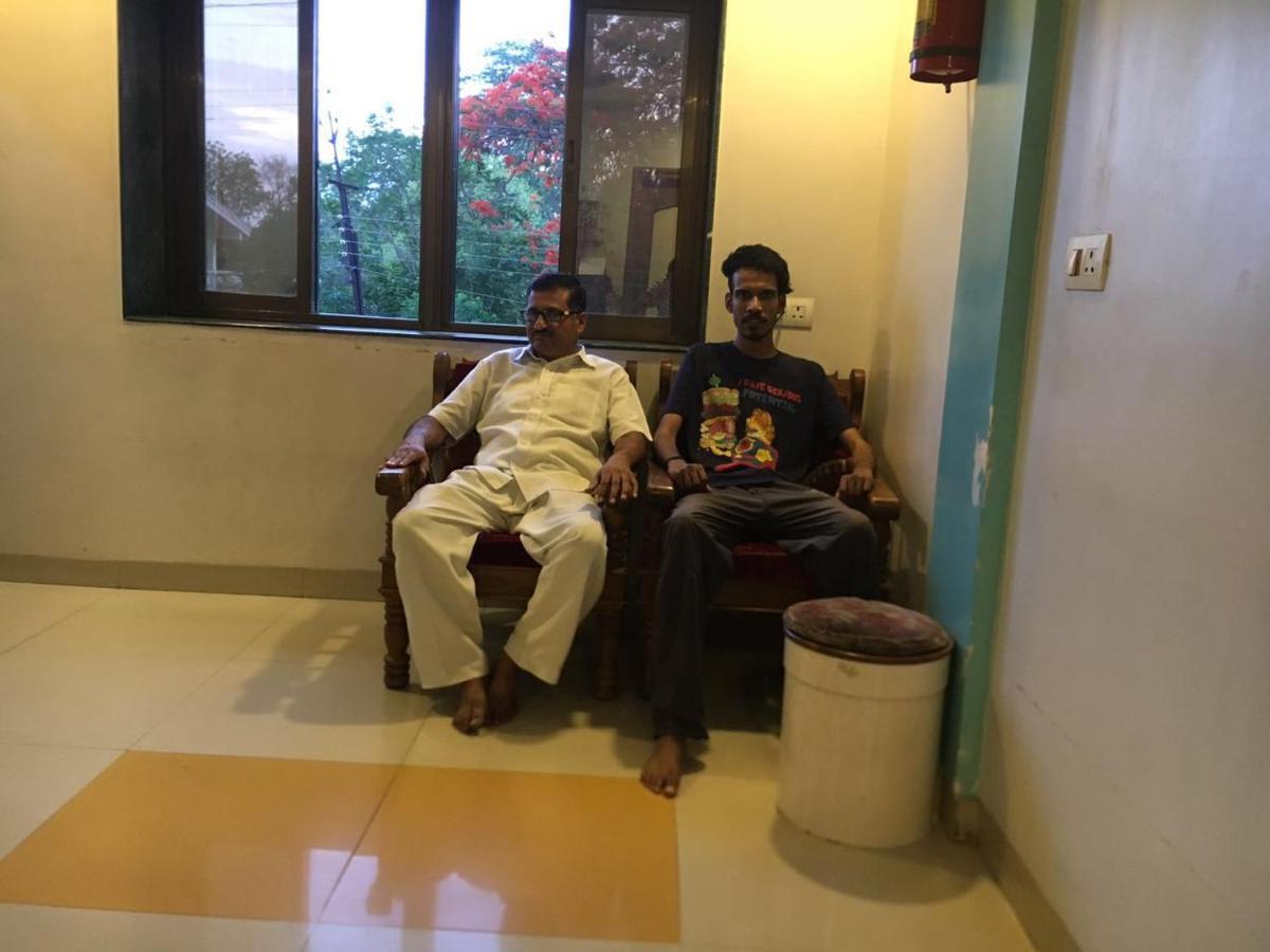 Hotel Sairaj Palace Shirpur Bagian luar foto